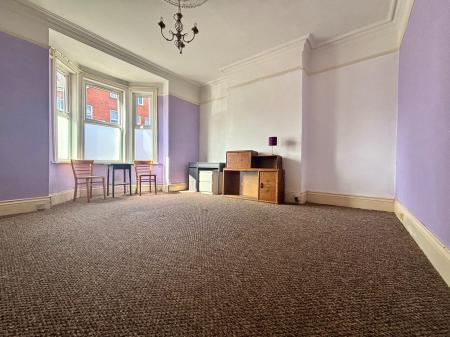 2 bedroom Flat for sale in Wingrove Avenue, Fenham, Newcastle upon Tyne, NE4