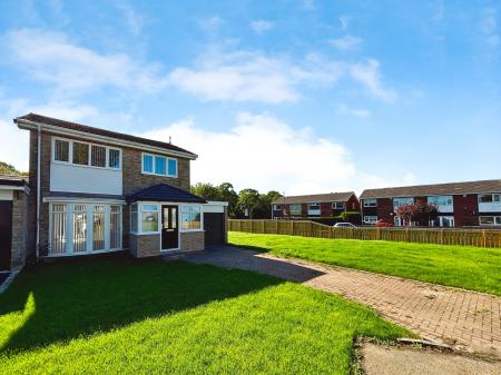 3 bedroom Detached house for sale in The Paddock, Killingworth, Newcastle upon Tyne, NE12