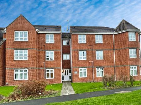 2 bedroom Flat for sale in Oxford Close, Longbenton, Newcastle upon Tyne, NE12