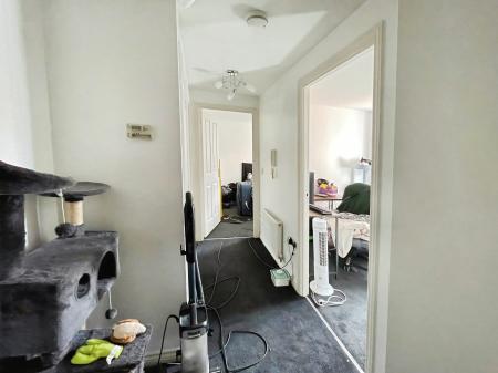 2 bedroom Flat for sale in Oxford Close, Longbenton, Newcastle upon Tyne, NE12