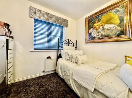 3 bedroom Terraced House for sale in Oxford Close, Longbenton, Newcastle upon Tyne, NE12