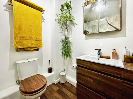 2 bedroom Flat for sale in Rowes Mews, St Peters Basin, Newcastle upon Tyne, NE6