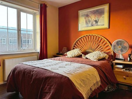 2 bedroom Flat for sale in Rowes Mews, St Peters Basin, Newcastle upon Tyne, NE6