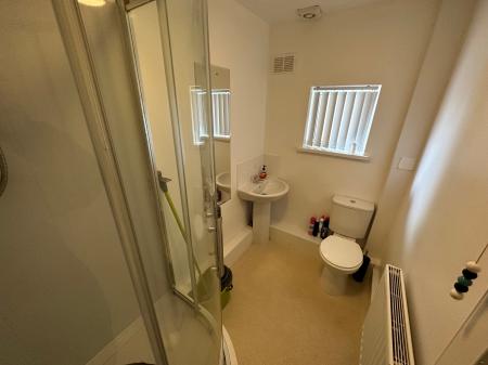 2 bedroom Flat to let in Fewster Square, Gateshead, NE10