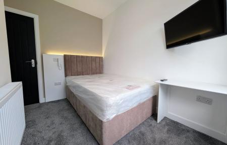 6 bedroom Terraced House to let in Strathmore Crescent, Newcastle upon Tyne, NE4