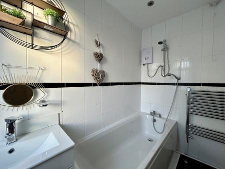 2 bedroom Flat to let in Caroline Gardens, Wallsend, NE28