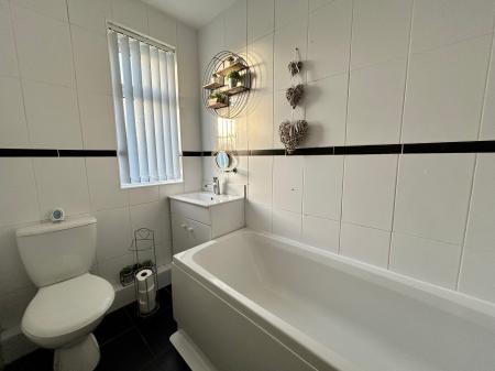 2 bedroom Flat to let in Caroline Gardens, Wallsend, NE28