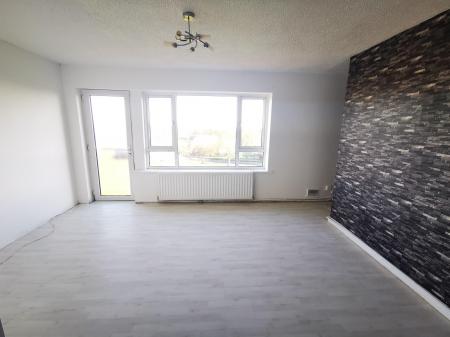 2 bedroom Flat to let in Kellsway Court, Gateshead, NE10