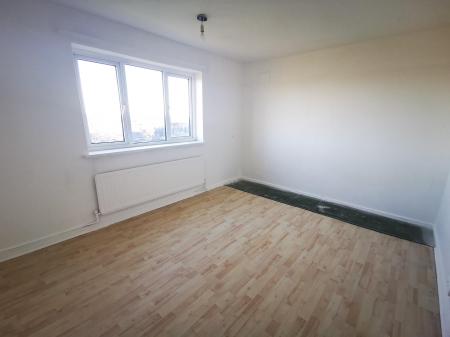 2 bedroom Flat to let in Kellsway Court, Gateshead, NE10