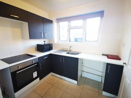 2 bedroom Flat to let in Kellsway Court, Gateshead, NE10