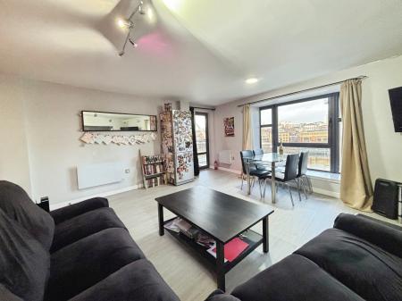 2 bedroom Flat for sale in Baltic Quay, Quayside, Gateshead, NE8