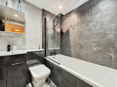 2 bedroom Flat for sale in Baltic Quay, Quayside, Gateshead, NE8