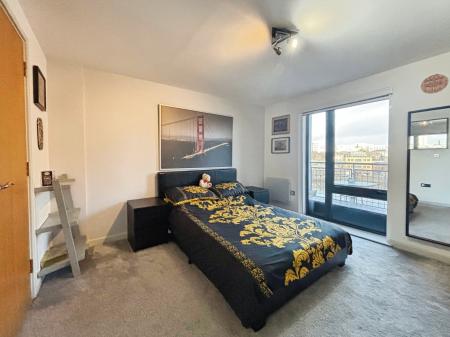 2 bedroom Flat for sale in Baltic Quay, Quayside, Gateshead, NE8