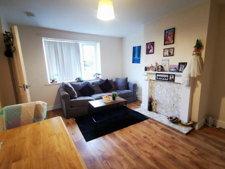 2 bedroom Semi-detached house to let in Deanham Gardens, Fenham, Newcastle upon Tyne, NE5