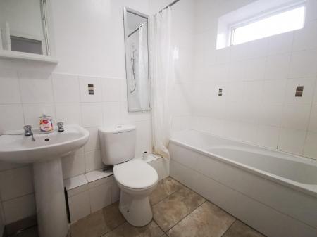 2 bedroom Flat to let in High Street West, Wallsend, NE28