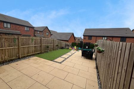 2 bedroom Semi-detached house for sale in Mallard Way, North Walbottle, Newcastle upon Tyne, NE15