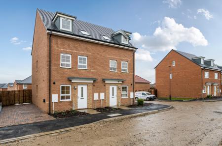 3 bedroom Town house to let in Wayfaring Avenue, Throckley, Newcastle upon Tyne, NE15