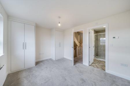 4 bedroom Town house to let in Wayfaring Avenue, Throckley, Newcastle upon Tyne, NE15