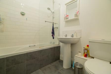 2 bedroom Flat for sale in Cromwell Terrace, North Shields, North Shields, NE29
