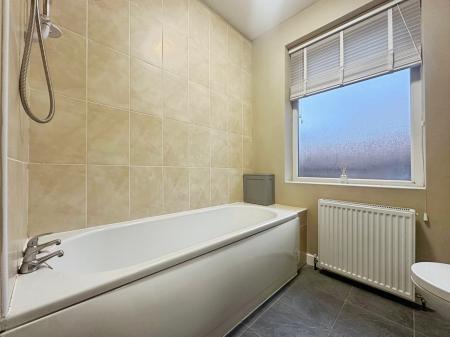 2 bedroom Flat for sale in Bavington Drive, Fenham, Newcastle upon Tyne, NE5