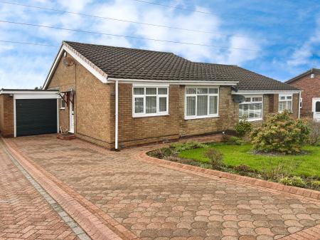 2 bedroom Semi-detached bungalow for sale in Lobelia Close, Chapel Park, Newcastle upon Tyne, NE5