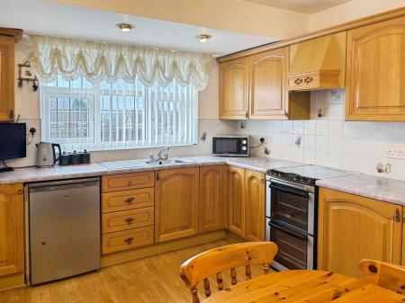2 bedroom Semi-detached bungalow for sale in Lobelia Close, Chapel Park, Newcastle upon Tyne, NE5