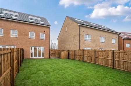 3 bedroom Town house to let in Wayfaring Avenue, Throckley, Newcastle upon Tyne, NE15