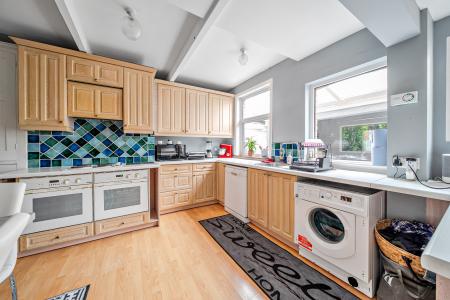 4 bedroom Terraced House for sale in Abington Avenue, Northampton, NN1