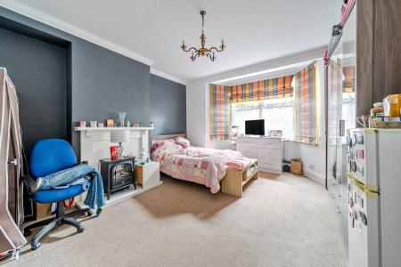 4 bedroom Terraced House for sale in Abington Avenue, Northampton, NN1