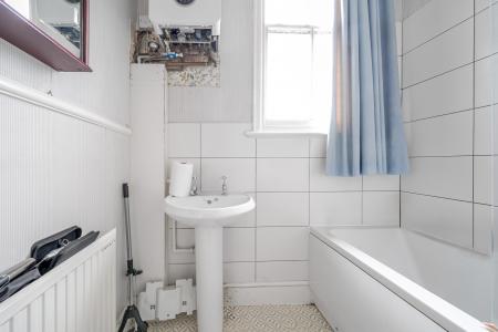 4 bedroom Terraced House for sale in Abington Avenue, Northampton, NN1