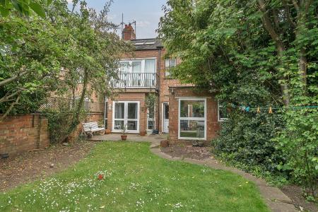 4 bedroom Terraced House for sale in Abington Avenue, Northampton, NN1