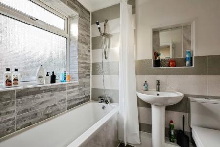 4 bedroom Terraced House for sale in Salisbury Street, Semilong, Northampton, NN2