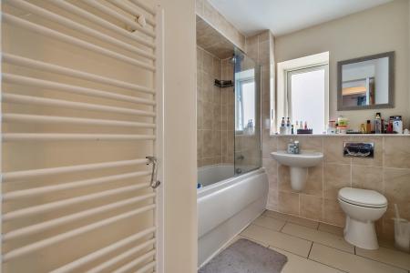 2 bedroom Flat for sale in The Square, Upton, Northampton, NN5