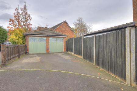 4 bedroom Detached house for sale in Brunell Drive, Upton, Northampton, NN5