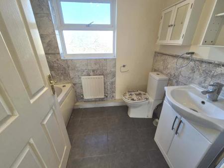 4 bedroom Detached house to let in Rufford Avenue, Abington Vale, Northampton, NN3