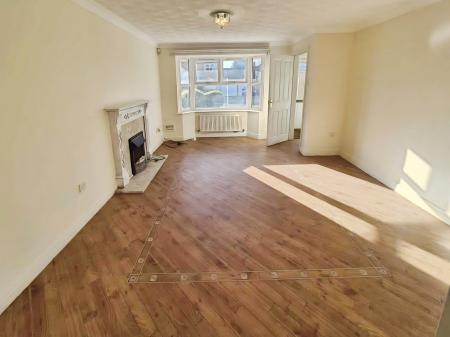 4 bedroom Detached house to let in Rufford Avenue, Abington Vale, Northampton, NN3