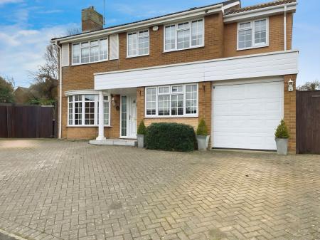 Hall Close, Kislingbury, NN7