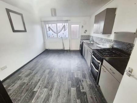 4 bedroom House to let in Lasham Court, Northampton, NN3