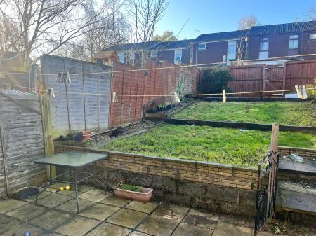 4 bedroom Terraced House to let in Brownlow Court, Lumbertubs, Northampton, NN3