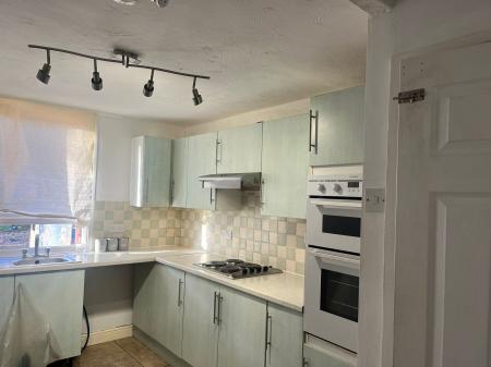 4 bedroom Terraced House to let in Brownlow Court, Lumbertubs, Northampton, NN3