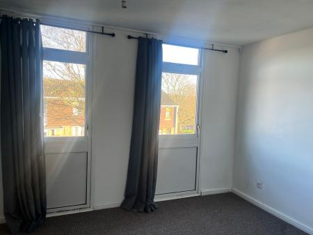 4 bedroom Terraced House to let in Brownlow Court, Lumbertubs, Northampton, NN3