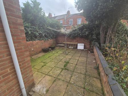 3 bedroom Terraced House to let in Baker Street, Semilong, Northampton, NN2
