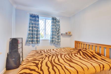 4 bedroom Semi-detached house for sale in Shatterstone, East Hunsbury, Northampton, NN4