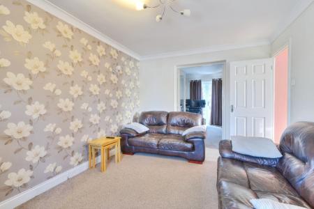 4 bedroom Semi-detached house for sale in Shatterstone, East Hunsbury, Northampton, NN4