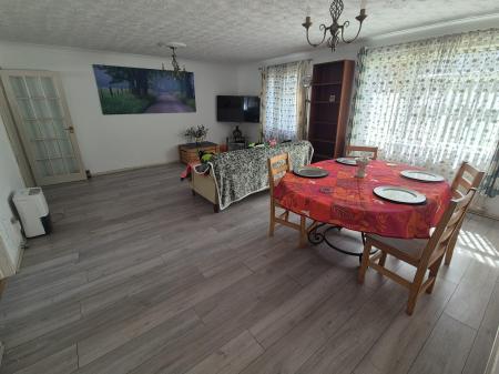 2 bedroom Flat to let in Porlock Close, Northampton, Duston, NN5