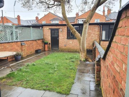 3 bedroom Terraced House to let in Ashburnham Road, Northampton, NN1
