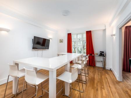 3 bedroom Flat to let in Chesterfield Gardens, W1J