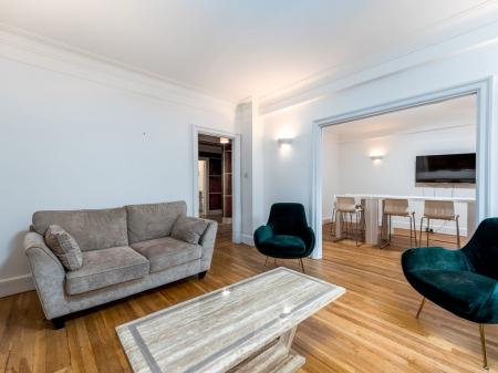 3 bedroom Flat to let in Chesterfield Gardens, W1J