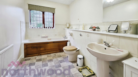 5 bedroom Detached house for sale in Broadland Drive, Thorpe End, NR13