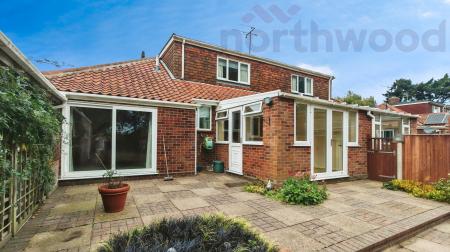 4 bedroom Semi-detached bungalow for sale in Woodland Drive, Norwich, NR6